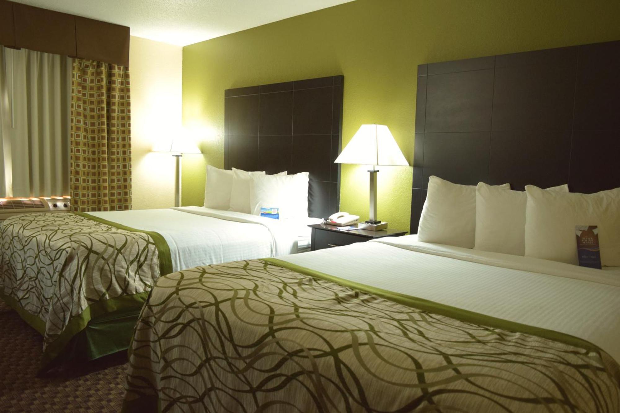 Baymont By Wyndham Holland Hotel Exterior photo
